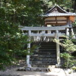 鳥居本八幡宮神社　二の鳥居と拝殿