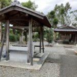 「兒神社」手水舎と本殿